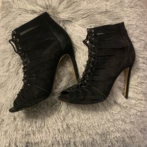 Steve Madden Lace up booties